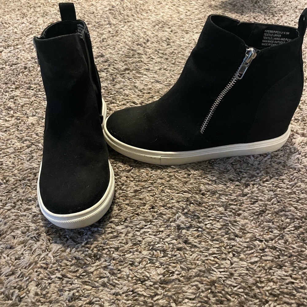 Black wedge boots size 6.5